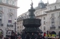 Piccadilly Circus - centr Londona