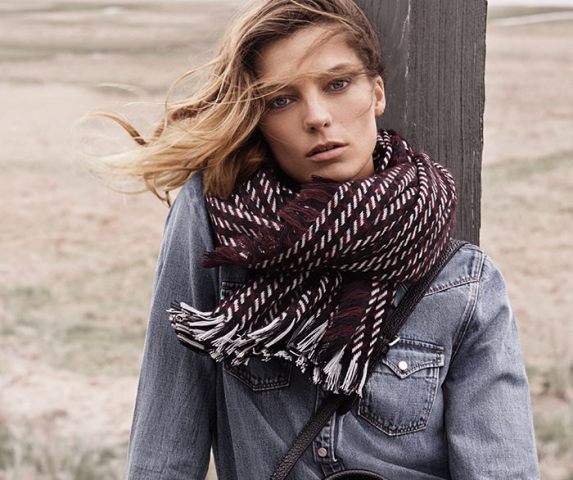 Стильные шарфы 2024-2025: как подобрать шарф под разную одежду?